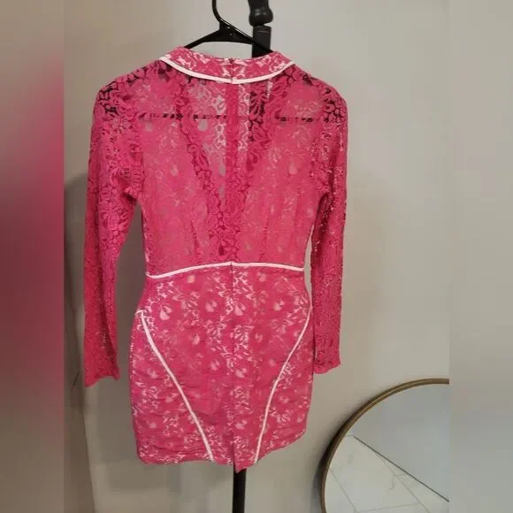 Elliatt Pink Lace Deep V-Neck Mini Dress, Small - Picture 5 of 8